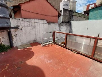 VENTA PH 3 AMB PATIO Y TERRAZA A RECICLAR LINIERS
