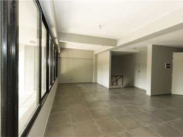 Venta de Local con Oficinas en Villa Crespo