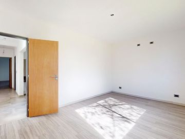 VENTA CASA CON PILETA A ESTRENAR - LA CANDIDA