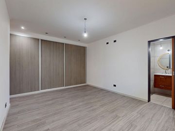 VENTA CASA CON PILETA A ESTRENAR - LA CANDIDA