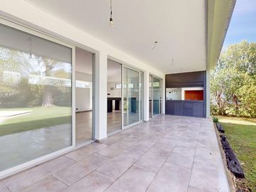 VENTA CASA CON PILETA A ESTRENAR - LA CANDIDA