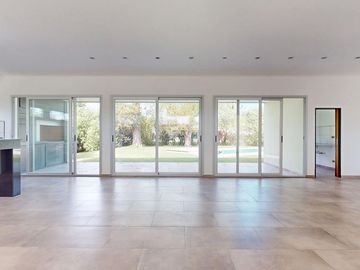 VENTA CASA CON PILETA A ESTRENAR - LA CANDIDA