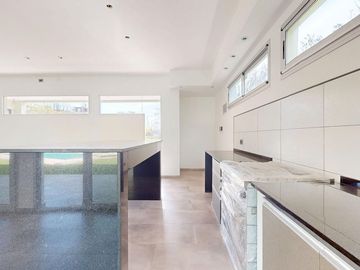 VENTA CASA CON PILETA A ESTRENAR - LA CANDIDA