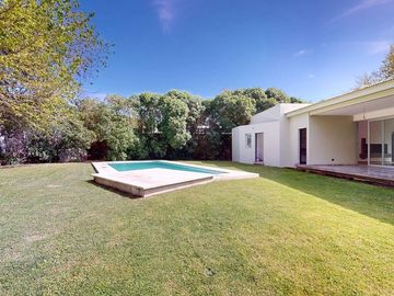 VENTA CASA CON PILETA A ESTRENAR - LA CANDIDA