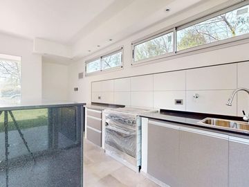 VENTA CASA CON PILETA A ESTRENAR - LA CANDIDA