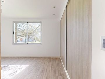 VENTA CASA CON PILETA A ESTRENAR - LA CANDIDA