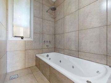 VENTA CASA CON PILETA A ESTRENAR - LA CANDIDA