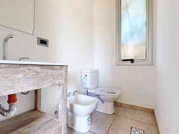 VENTA CASA CON PILETA A ESTRENAR - LA CANDIDA