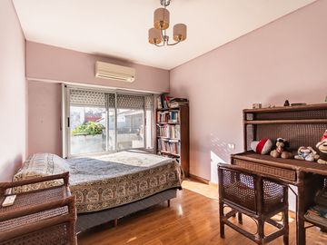 VENTA CASA 4 AMB C/COCH, REFACCIONADO, SAAVEDRA