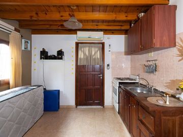 Venta Casa C/Jardín, Pileta, Monoambiente, Cochera
