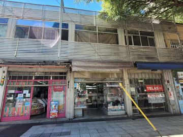 Local a la calle en alquiler en Av. Forest