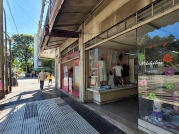 Local a la calle en alquiler en Av. Forest