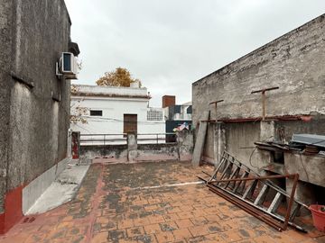 VENTA CASA 5 AMB C/ LOCAL Y 2 TERRAZAS, EN FLORES!