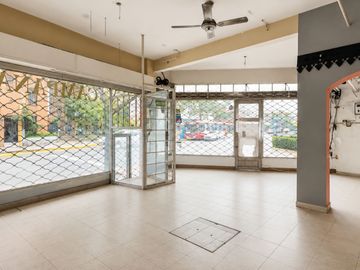 VENTA CASA 5 AMB C/ LOCAL Y 2 TERRAZAS, EN FLORES!