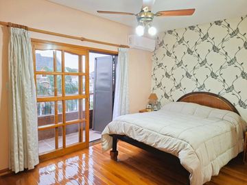 CASA TRIPLEX 5 AMBIENTES BARRIO NAÓN- MATADEROS