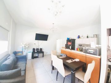 Casa Lote Propio: 4 Suites, 2 Cocheras y Seguridad