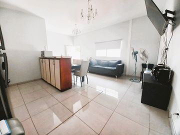 Casa Lote Propio: 4 Suites, 2 Cocheras y Seguridad