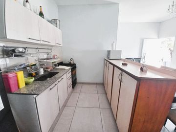 Casa Lote Propio: 4 Suites, 2 Cocheras y Seguridad
