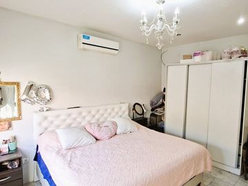 Casa Lote Propio: 4 Suites, 2 Cocheras y Seguridad
