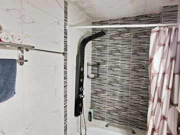 Casa Lote Propio: 4 Suites, 2 Cocheras y Seguridad