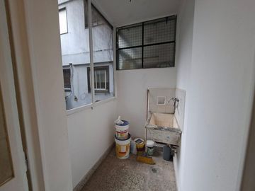 VENTA ALMAGRO 2 AMB. CON COCHERA A MTS DE AV RIV.
