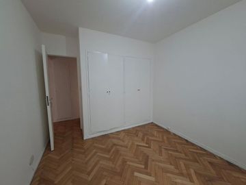 VENTA ALMAGRO 2 AMB. CON COCHERA A MTS DE AV RIV.