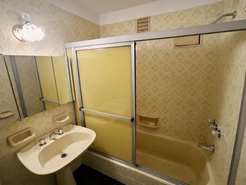 VENTA DEPTO. 4 AMB C/ DEPENDENCIA COCHERA | FLORES