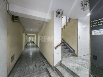 VENTA 2 AMBIENTES EN  ZONA ESTRATÉGICA DE FLORES
