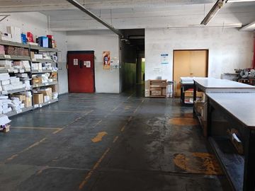VENTA Depósito/ Galpón en Mataderos + 1300m2 cub
