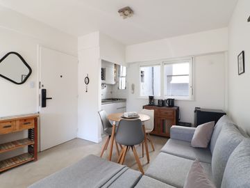 Venta monoamb a nuevo c/balcón. V. Pueyrredón