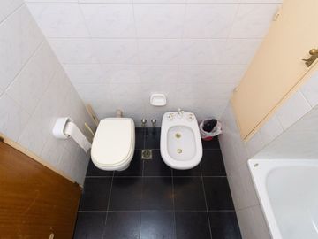 VENTA PISO 4 AMBIENTES Y DEP 179 M2 COCHERA FLORES