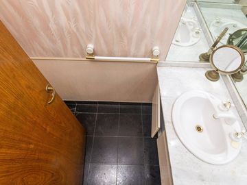 VENTA PISO 4 AMBIENTES Y DEP 179 M2 COCHERA FLORES