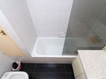VENTA PISO 4 AMBIENTES Y DEP 179 M2 COCHERA FLORES