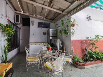 Venta casa 3 amb, terraza, patio, coch. Avellaneda