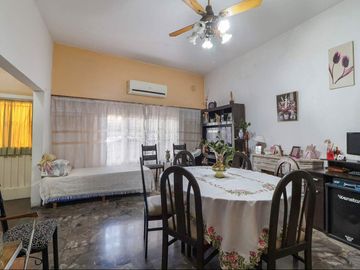 Venta casa 3 amb, terraza, patio, coch. Avellaneda