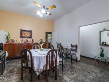 Venta casa 3 amb, terraza, patio, coch. Avellaneda