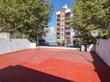Venta casa 3 amb, terraza, patio, coch. Avellaneda