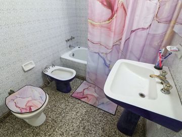 Venta casa 3 amb, terraza, patio, coch. Avellaneda