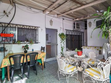 Venta casa 3 amb, terraza, patio, coch. Avellaneda