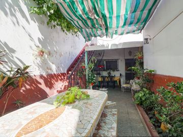 Venta casa 3 amb, terraza, patio, coch. Avellaneda
