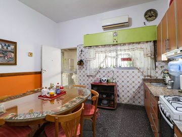 Venta casa 3 amb, terraza, patio, coch. Avellaneda