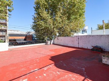 Venta casa 3 amb, terraza, patio, coch. Avellaneda