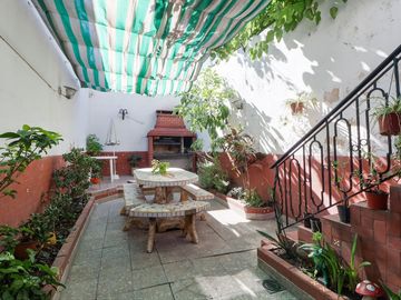 Venta casa 3 amb, terraza, patio, coch. Avellaneda
