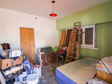 Venta casa 3 amb, terraza, patio, coch. Avellaneda