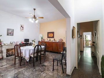 Venta casa 3 amb, terraza, patio, coch. Avellaneda