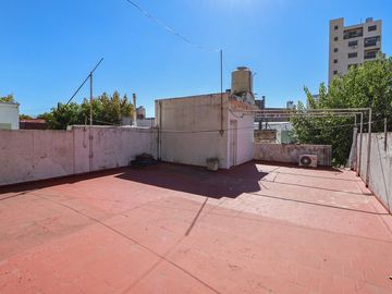 Venta casa 3 amb, terraza, patio, coch. Avellaneda