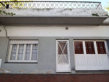 Venta casa 3 amb, terraza, patio, coch. Avellaneda