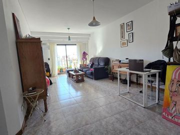 VENTA DEPTO 3 AMBIENTES SEMIPISO FLORES