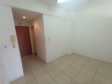 VENTA MONOAMBIENTE CON BALCON RETIRO