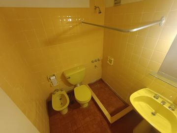 VENTA MONOAMBIENTE CON BALCON RETIRO